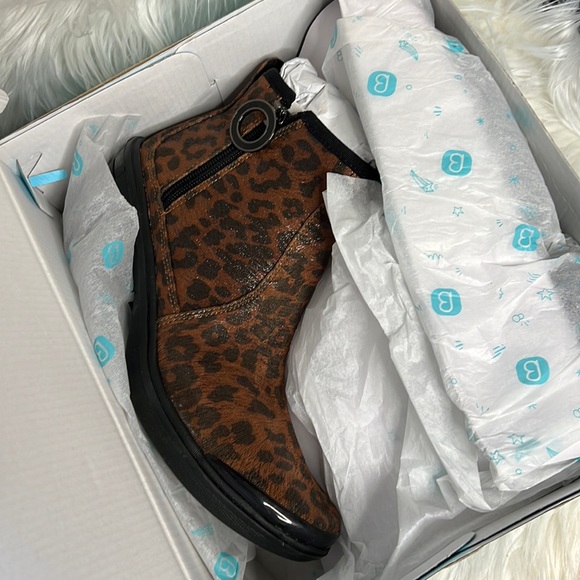 BZEES Leopard Print Tease Ankle Bootie Sz 8.5 W NIB - Picture 3 of 14